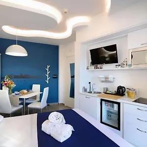 https://napoli-central-station-studio.hotels-amalfi.com